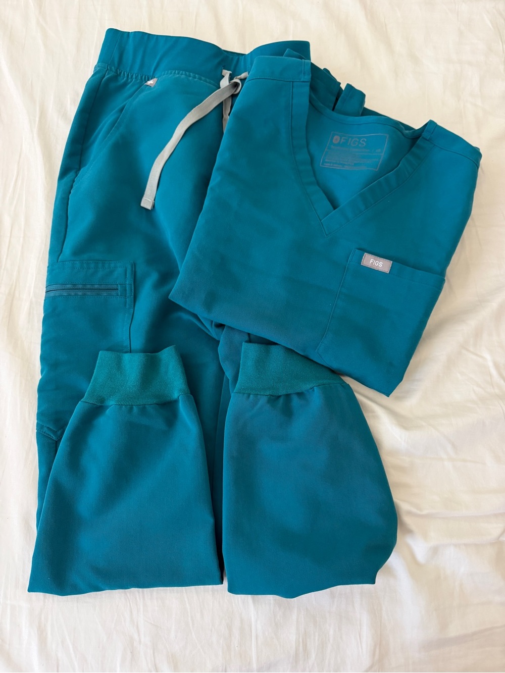 Figs—women’s pacific blue scrub set